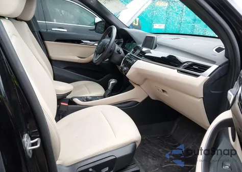 2018 BMW X1 xDrive28I z USA, uszkodzony, nr VIN WBXHT3C39J3H30531